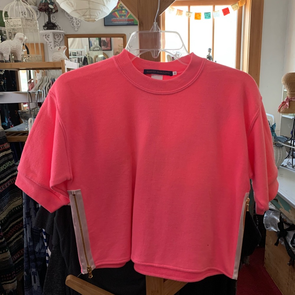 Fluorescent side zip top